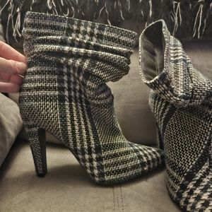 Like New / Cute Slouchy Boots / Black / Gray and Navy Plaid / Size 8.5